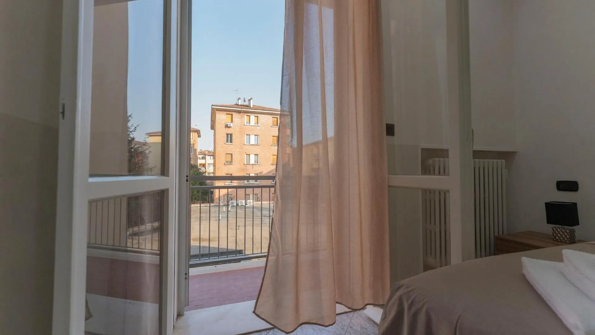 Aparthotel Fioravanti Apartments - San Luca Suite & Genesis House, A Pochi Passi Dalla Stazione, Vicino Al Cuore Di Bologna