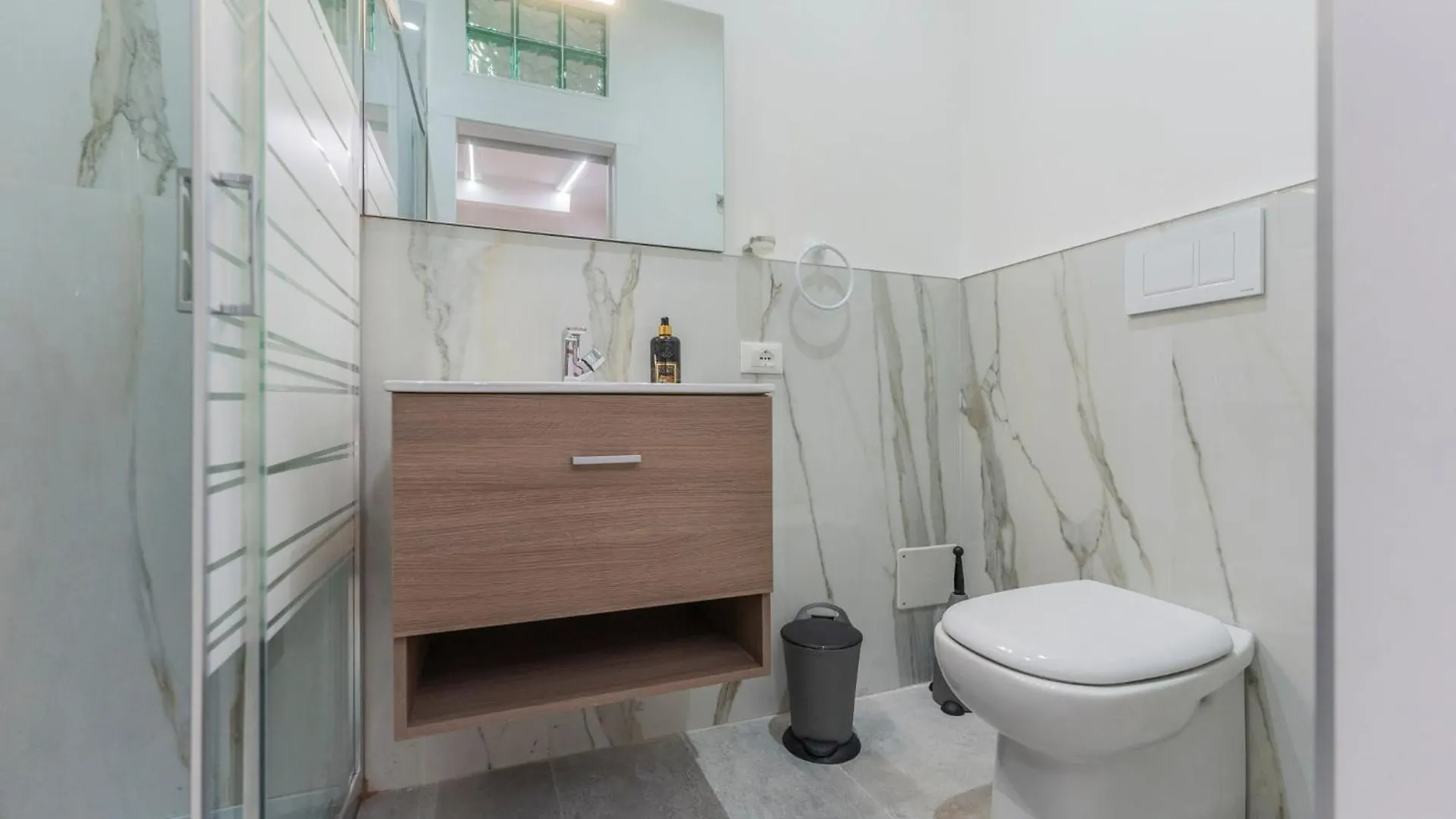 Aparthotel Fioravanti Apartments - San Luca Suite & Genesis House, A Pochi Passi Dalla Stazione, Vicino Al Cuore Di Bologna