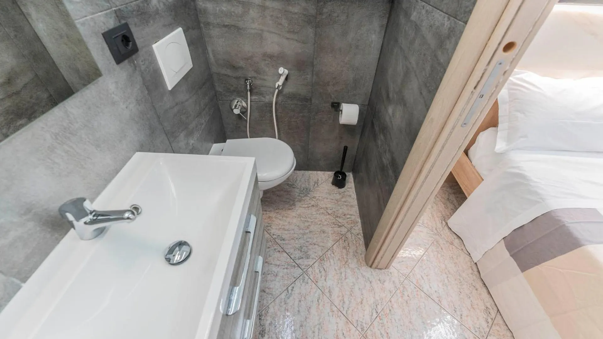 Fioravanti Apartments - San Luca Suite & Genesis House, A Pochi Passi Dalla Stazione, Vicino Al Cuore Di Bologna
