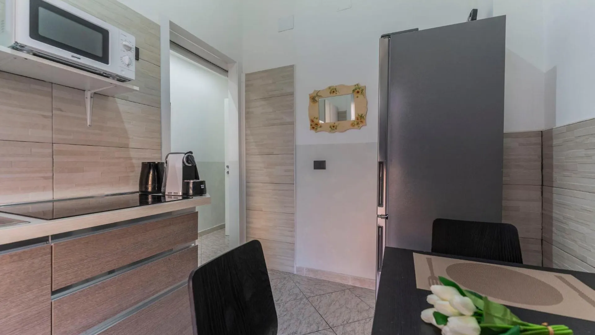 Fioravanti Apartments - San Luca Suite & Genesis House, A Pochi Passi Dalla Stazione, Vicino Al Cuore Di Bologna