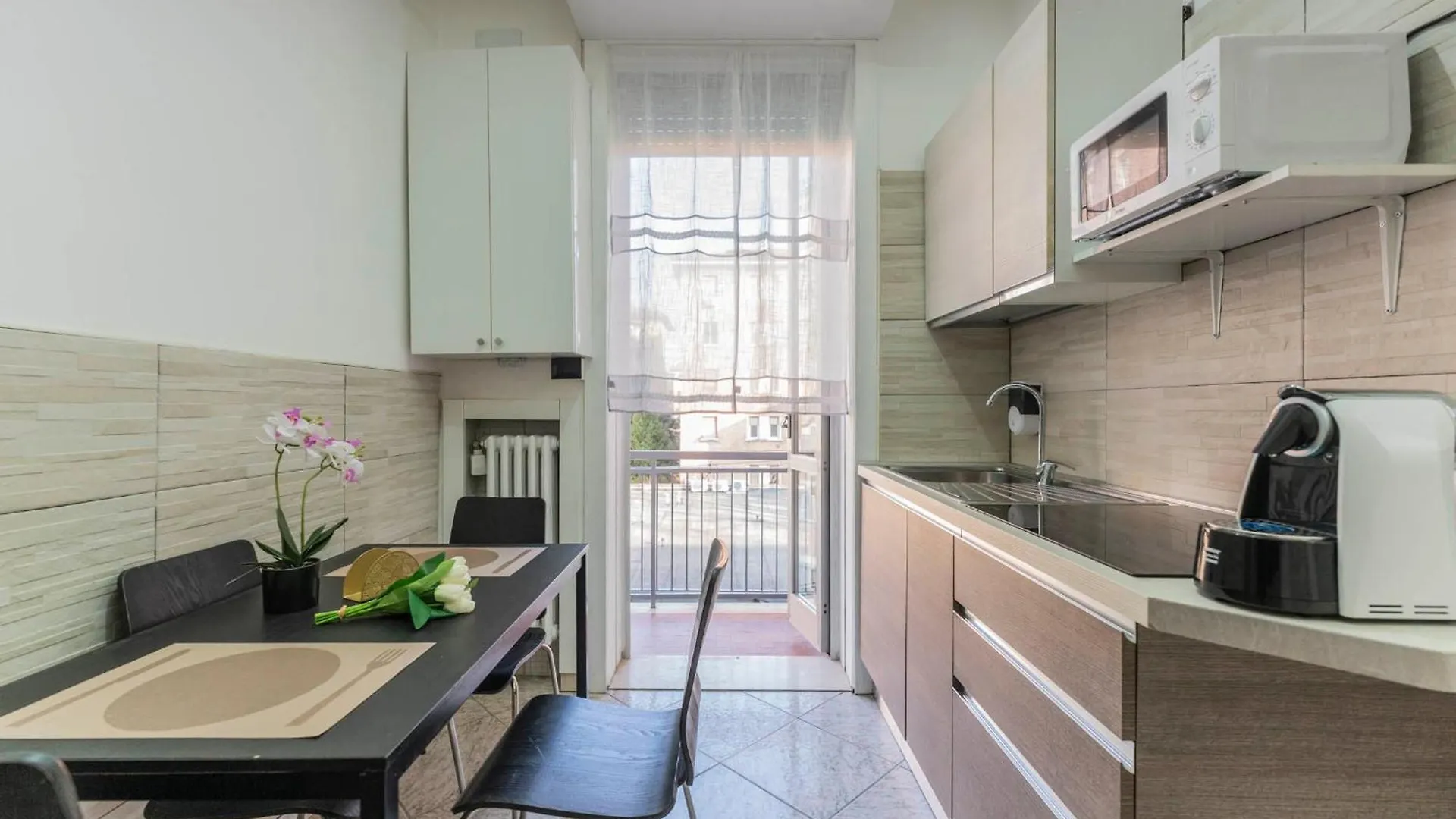 Fioravanti Apartments - San Luca Suite & Genesis House, A Pochi Passi Dalla Stazione, Vicino Al Cuore Di Bologna 0*,