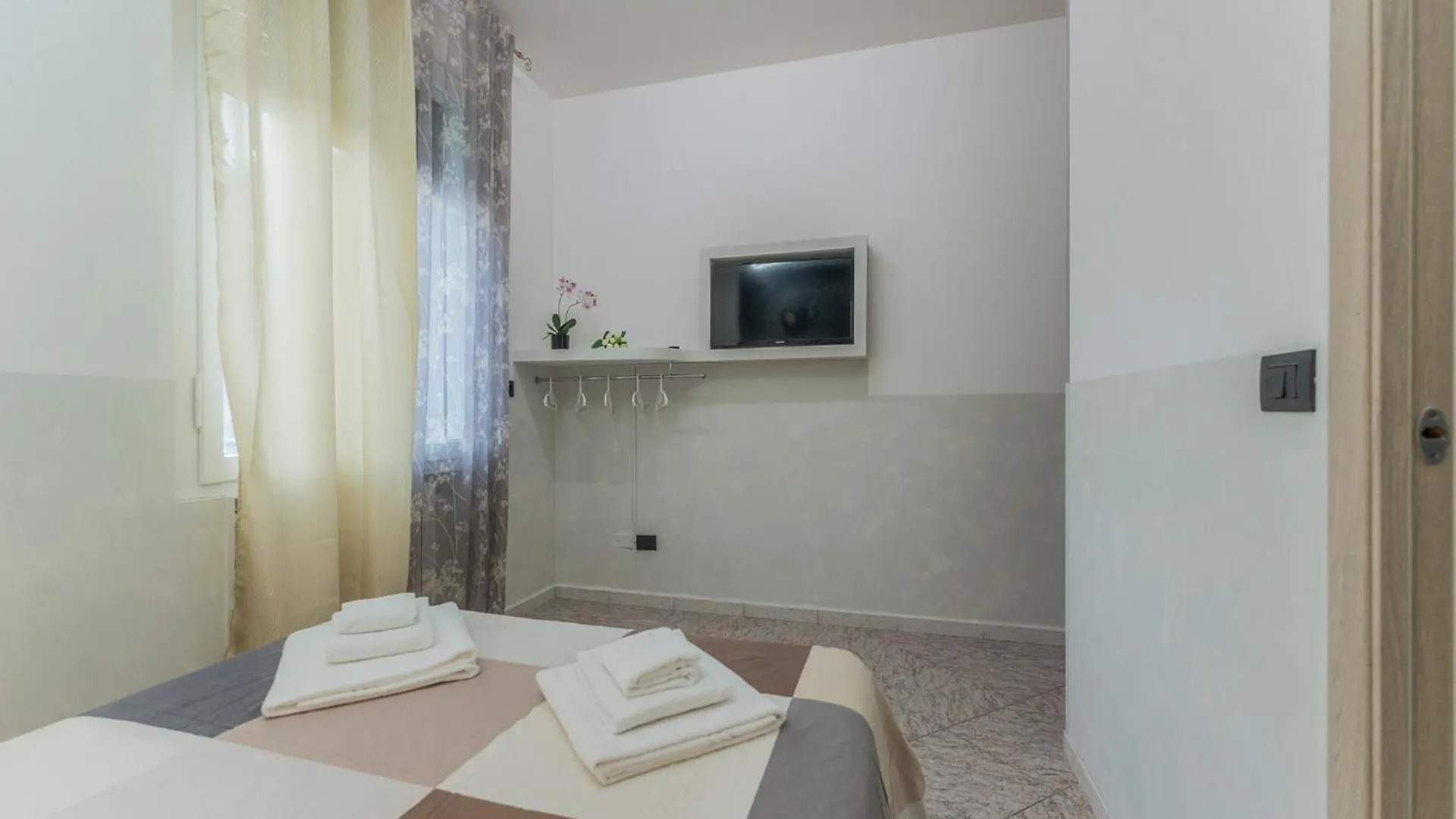 Aparthotel Fioravanti Apartments - San Luca Suite & Genesis House, A Pochi Passi Dalla Stazione, Vicino Al Cuore Di Bologna