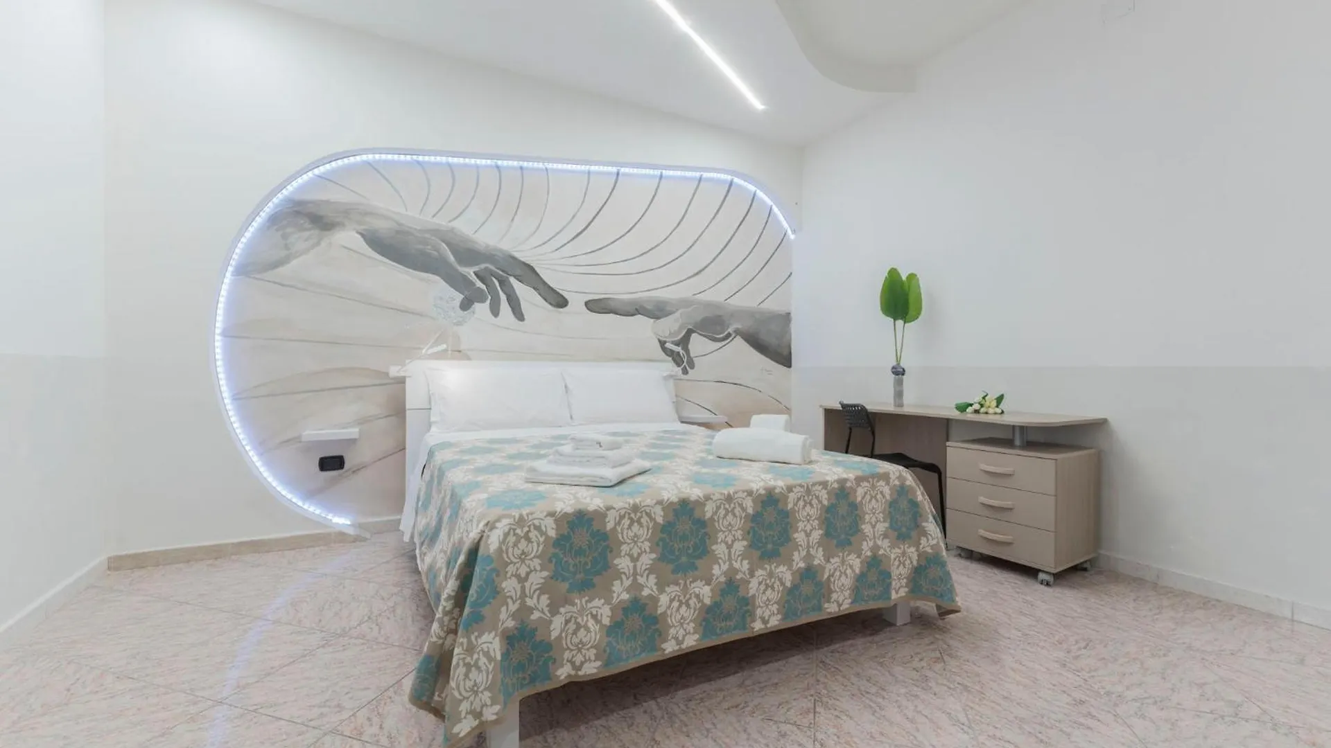 Fioravanti Apartments - San Luca Suite & Genesis House, A Pochi Passi Dalla Stazione, Vicino Al Cuore Di Bologna 0*,  Italy