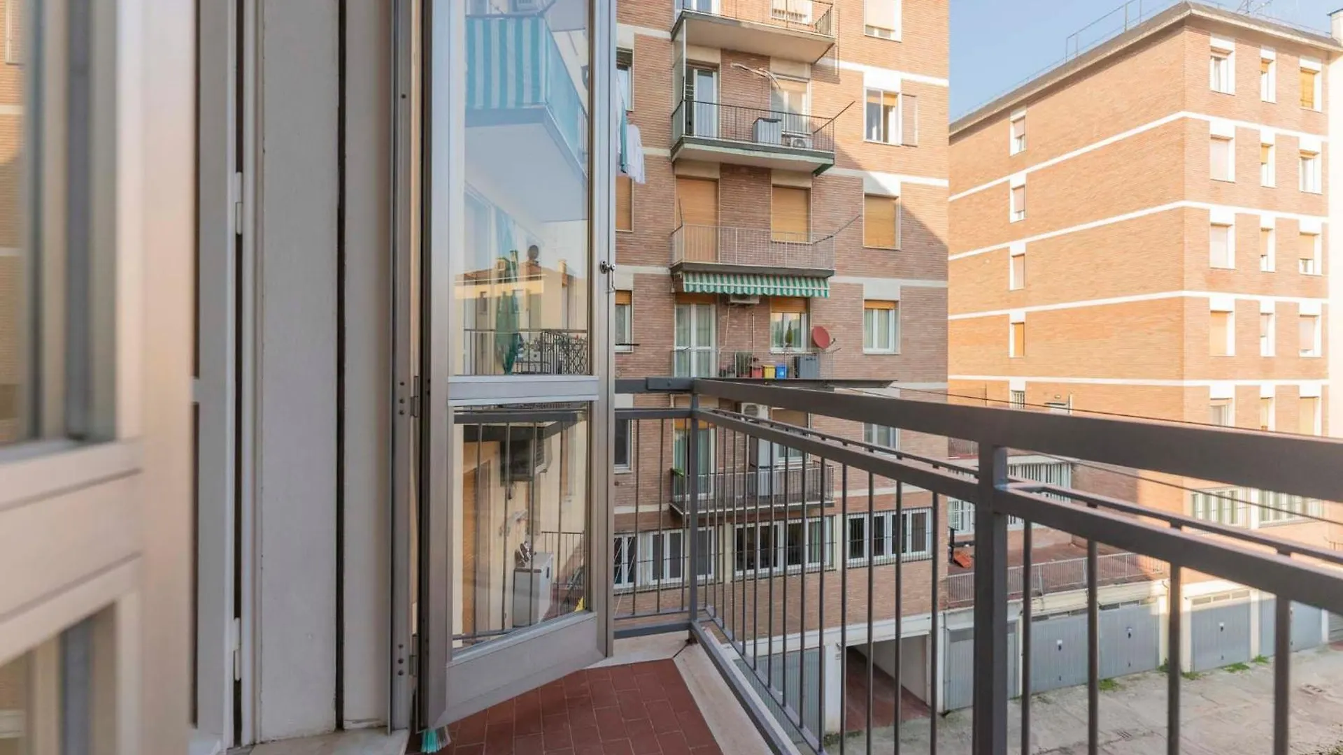 Aparthotel Fioravanti Apartments - San Luca Suite & Genesis House, A Pochi Passi Dalla Stazione, Vicino Al Cuore Di Bologna