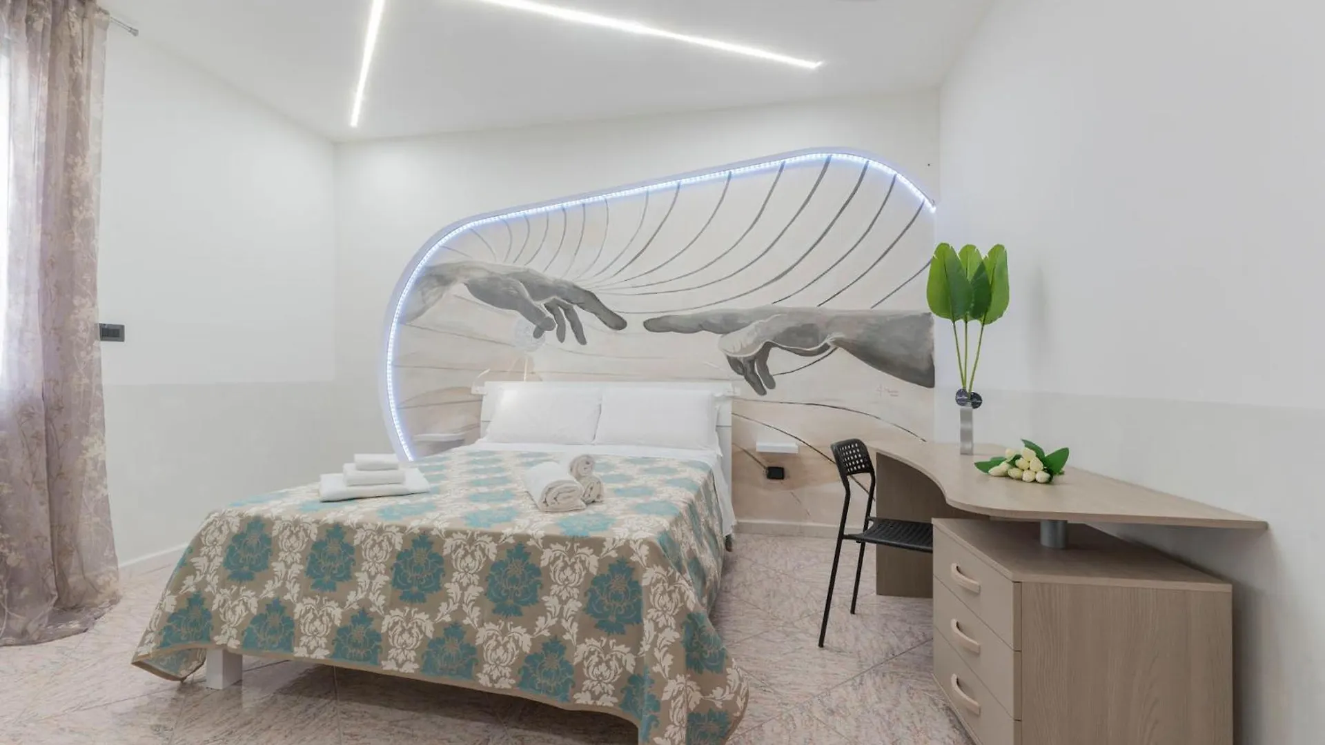 Aparthotel Fioravanti Apartments - San Luca Suite & Genesis House, A Pochi Passi Dalla Stazione, Vicino Al Cuore Di Bologna Italy