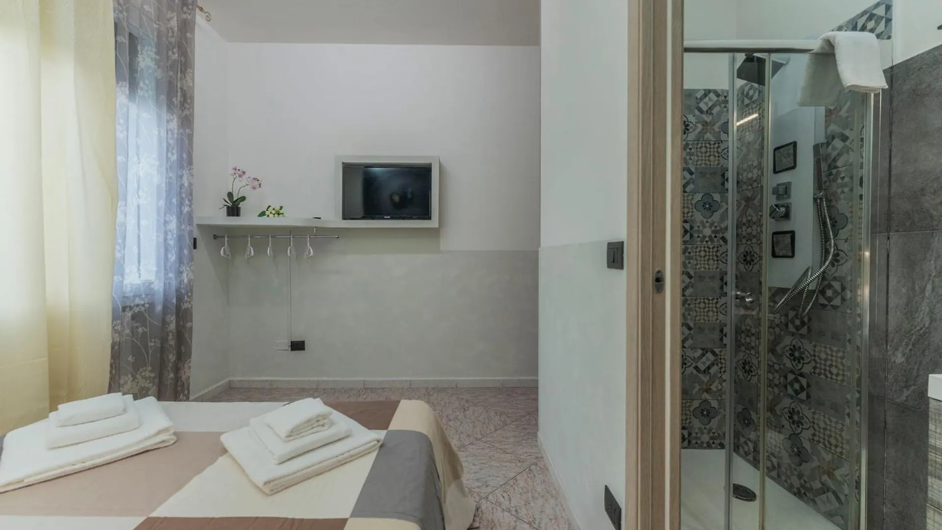 Fioravanti Apartments - San Luca Suite & Genesis House, A Pochi Passi Dalla Stazione, Vicino Al Cuore Di Bologna