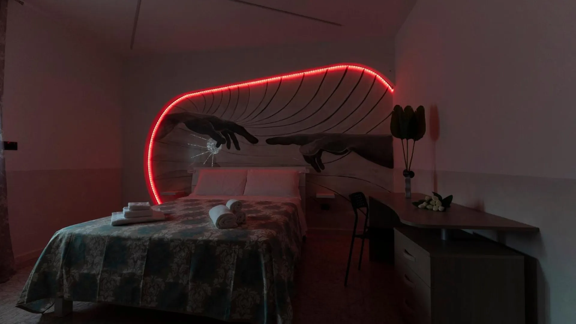 Fioravanti Apartments - San Luca Suite & Genesis House, A Pochi Passi Dalla Stazione, Vicino Al Cuore Di Bologna Italy