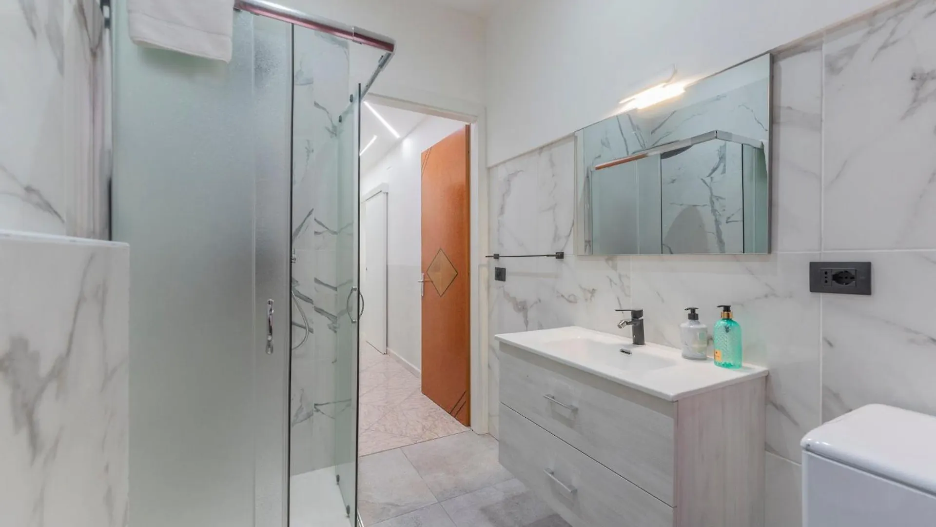 Fioravanti Apartments - San Luca Suite & Genesis House, A Pochi Passi Dalla Stazione, Vicino Al Cuore Di Bologna