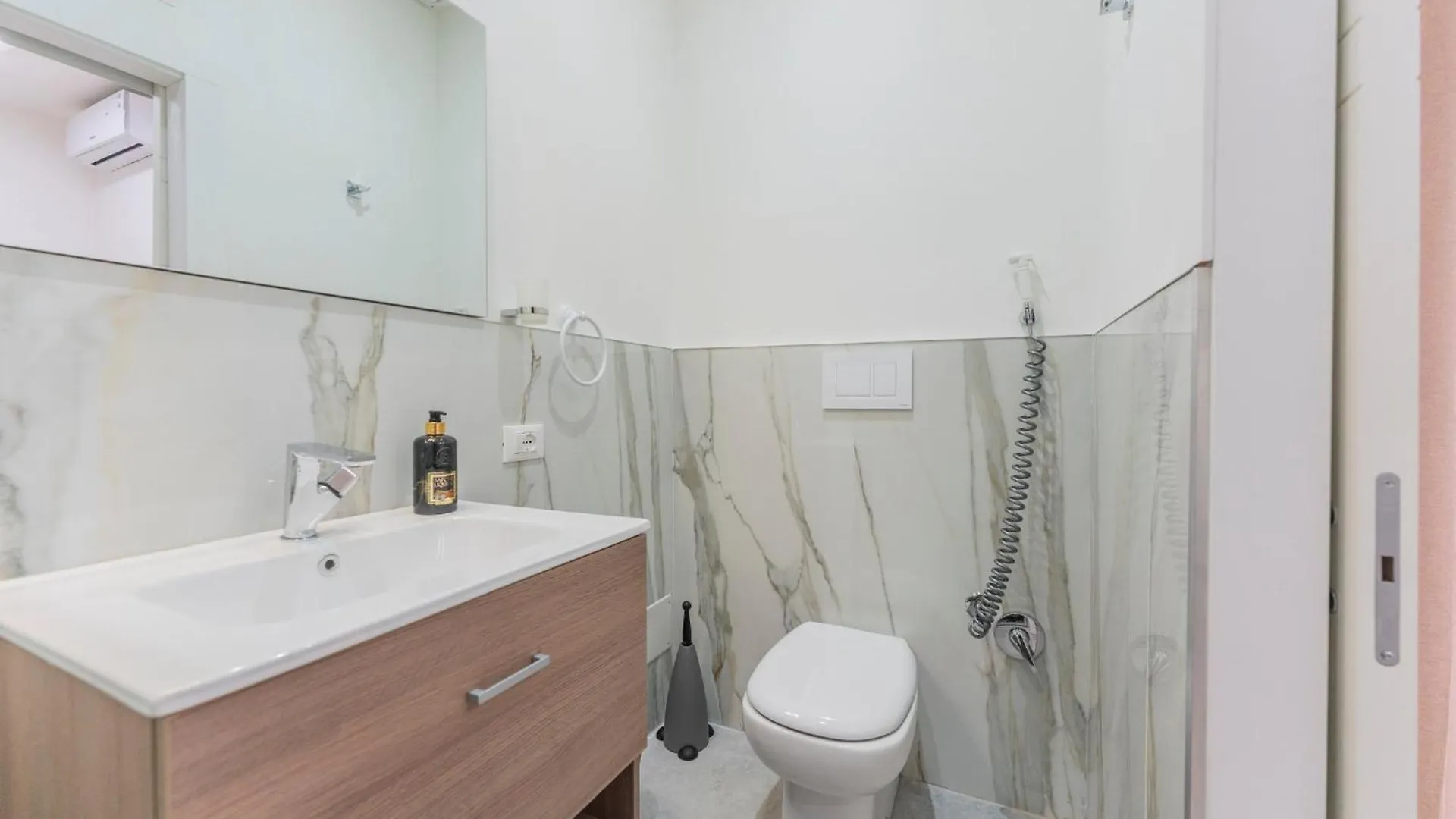 Fioravanti Apartments - San Luca Suite & Genesis House, A Pochi Passi Dalla Stazione, Vicino Al Cuore Di Bologna Aparthotel