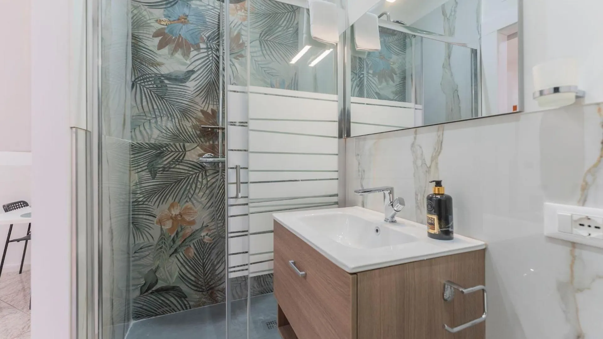 Fioravanti Apartments - San Luca Suite & Genesis House, A Pochi Passi Dalla Stazione, Vicino Al Cuore Di Bologna