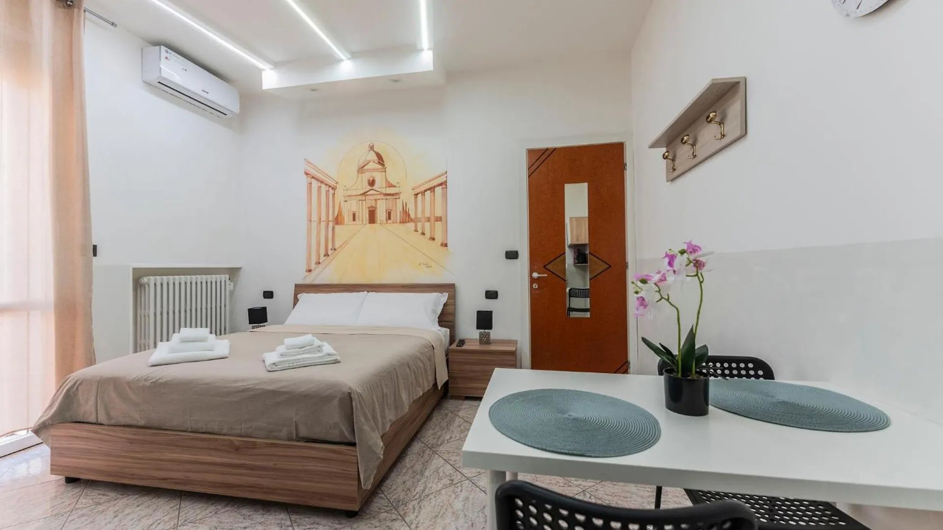 Fioravanti Apartments - San Luca Suite & Genesis House, A Pochi Passi Dalla Stazione, Vicino Al Cuore Di Bologna Italy