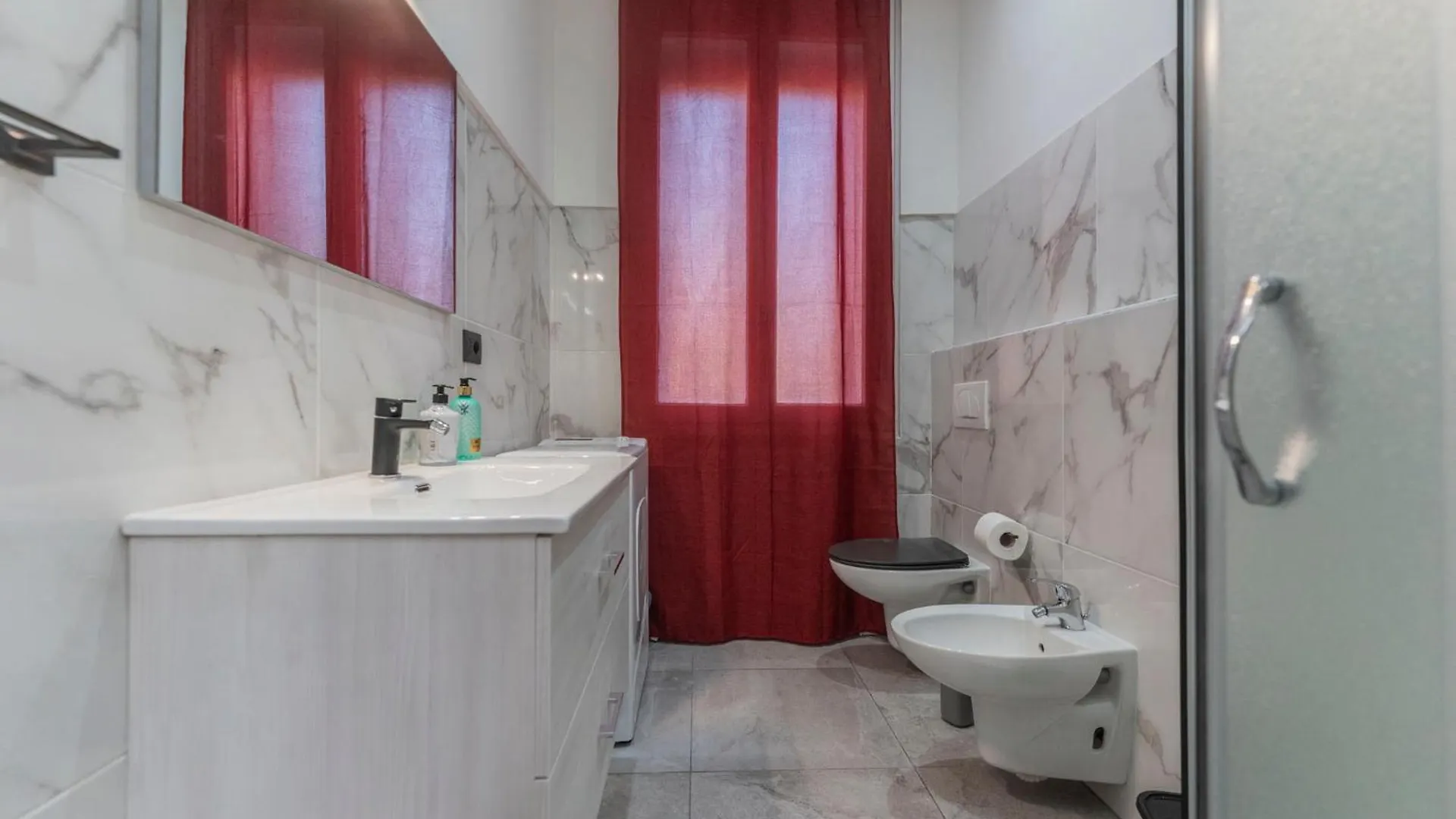 Fioravanti Apartments - San Luca Suite & Genesis House, A Pochi Passi Dalla Stazione, Vicino Al Cuore Di Bologna Italy