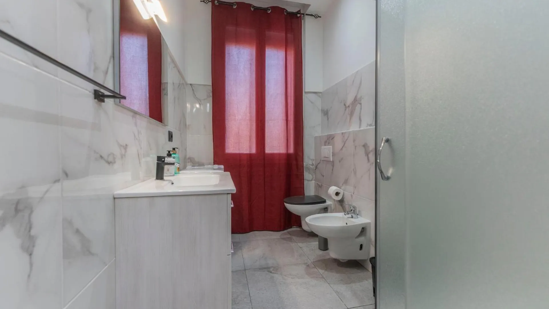 Aparthotel Fioravanti Apartments - San Luca Suite & Genesis House, A Pochi Passi Dalla Stazione, Vicino Al Cuore Di Bologna Italy
