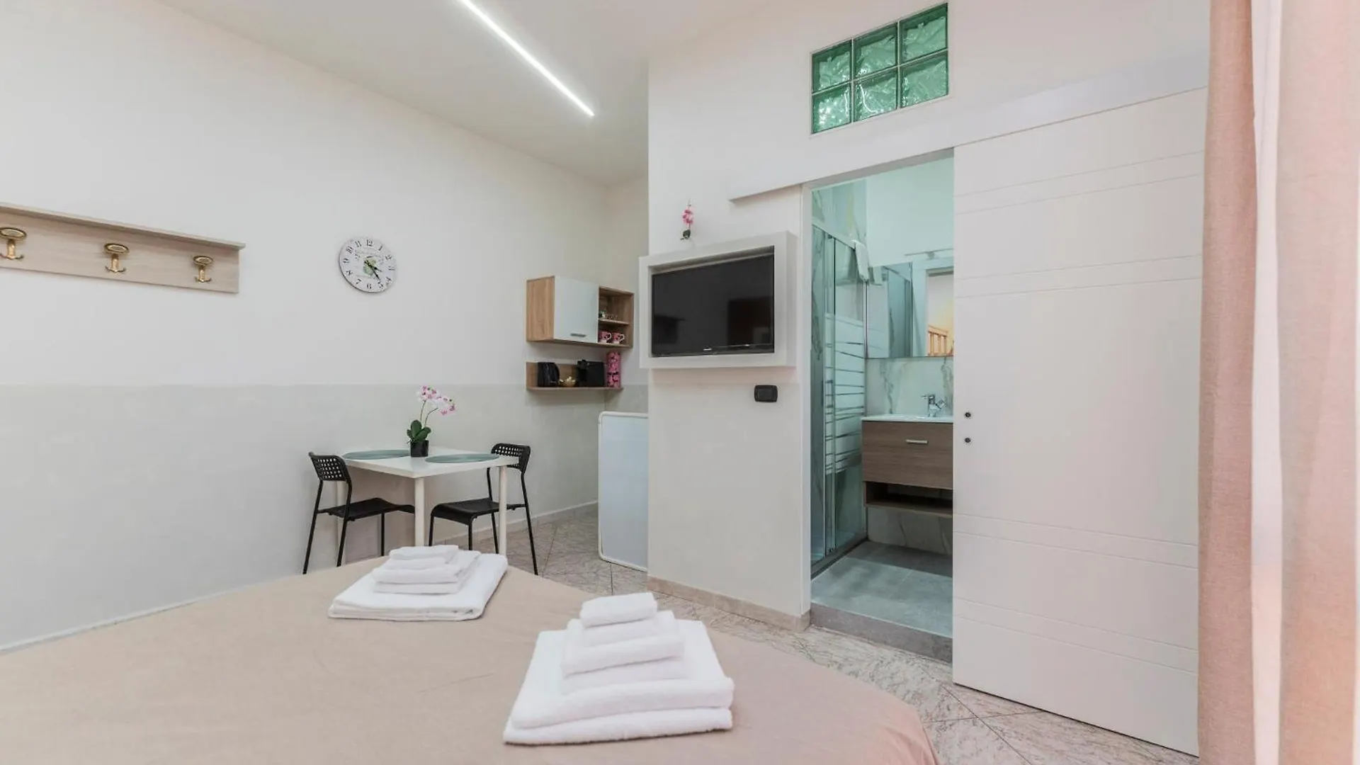 Aparthotel Fioravanti Apartments - San Luca Suite & Genesis House, A Pochi Passi Dalla Stazione, Vicino Al Cuore Di Bologna