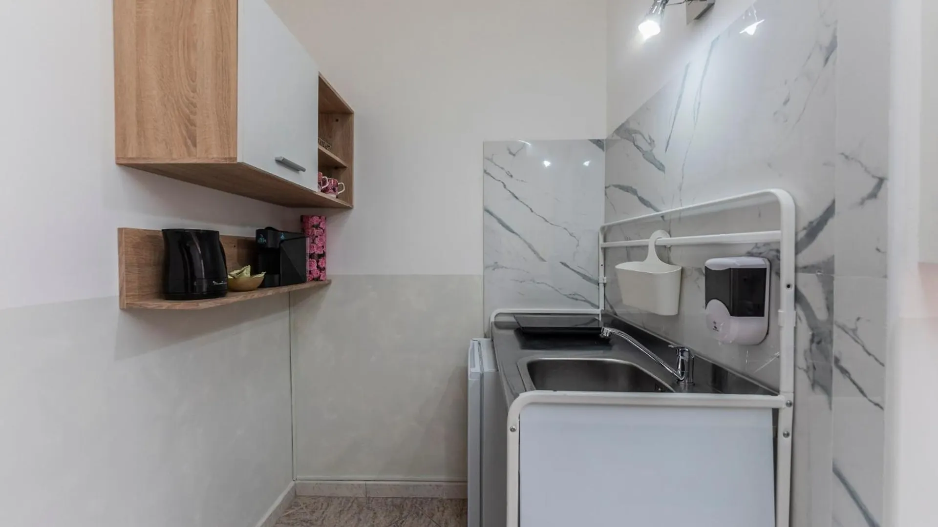 Fioravanti Apartments - San Luca Suite & Genesis House, A Pochi Passi Dalla Stazione, Vicino Al Cuore Di Bologna 0*,  Italy