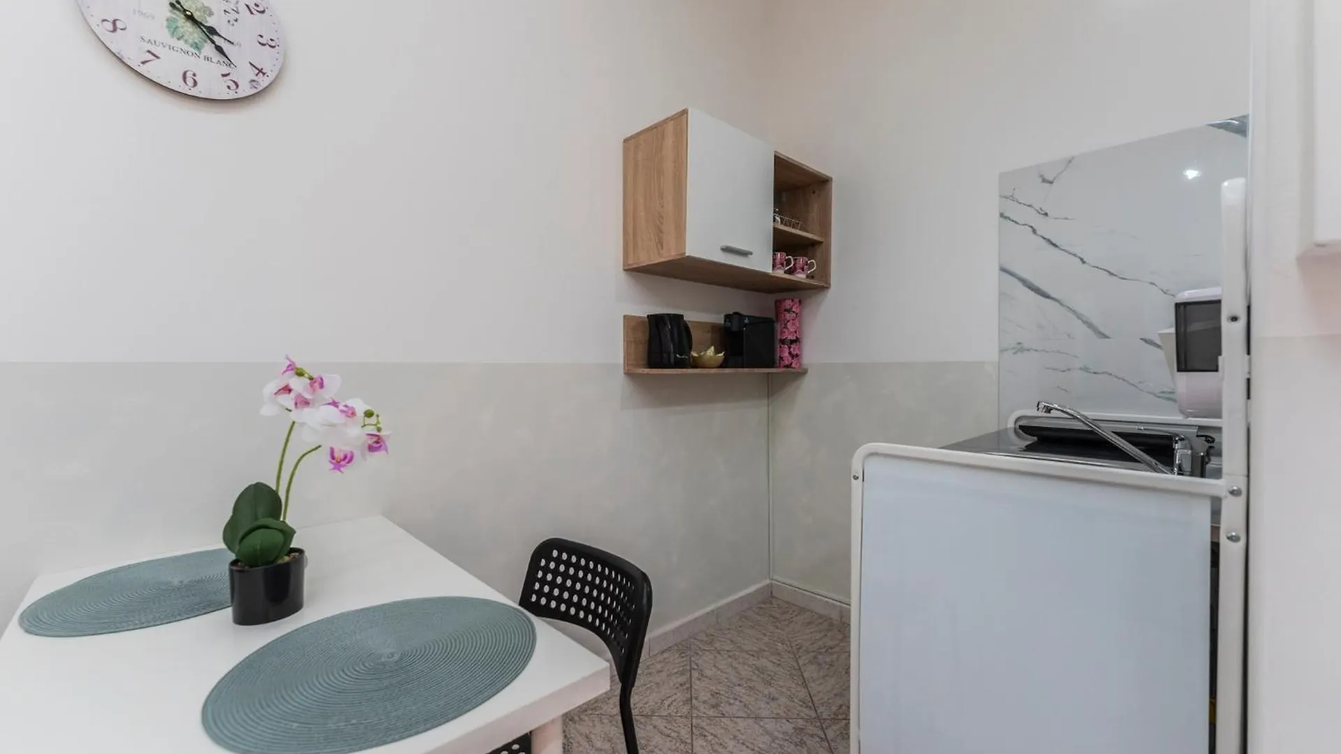 Fioravanti Apartments - San Luca Suite & Genesis House, A Pochi Passi Dalla Stazione, Vicino Al Cuore Di Bologna 0*,