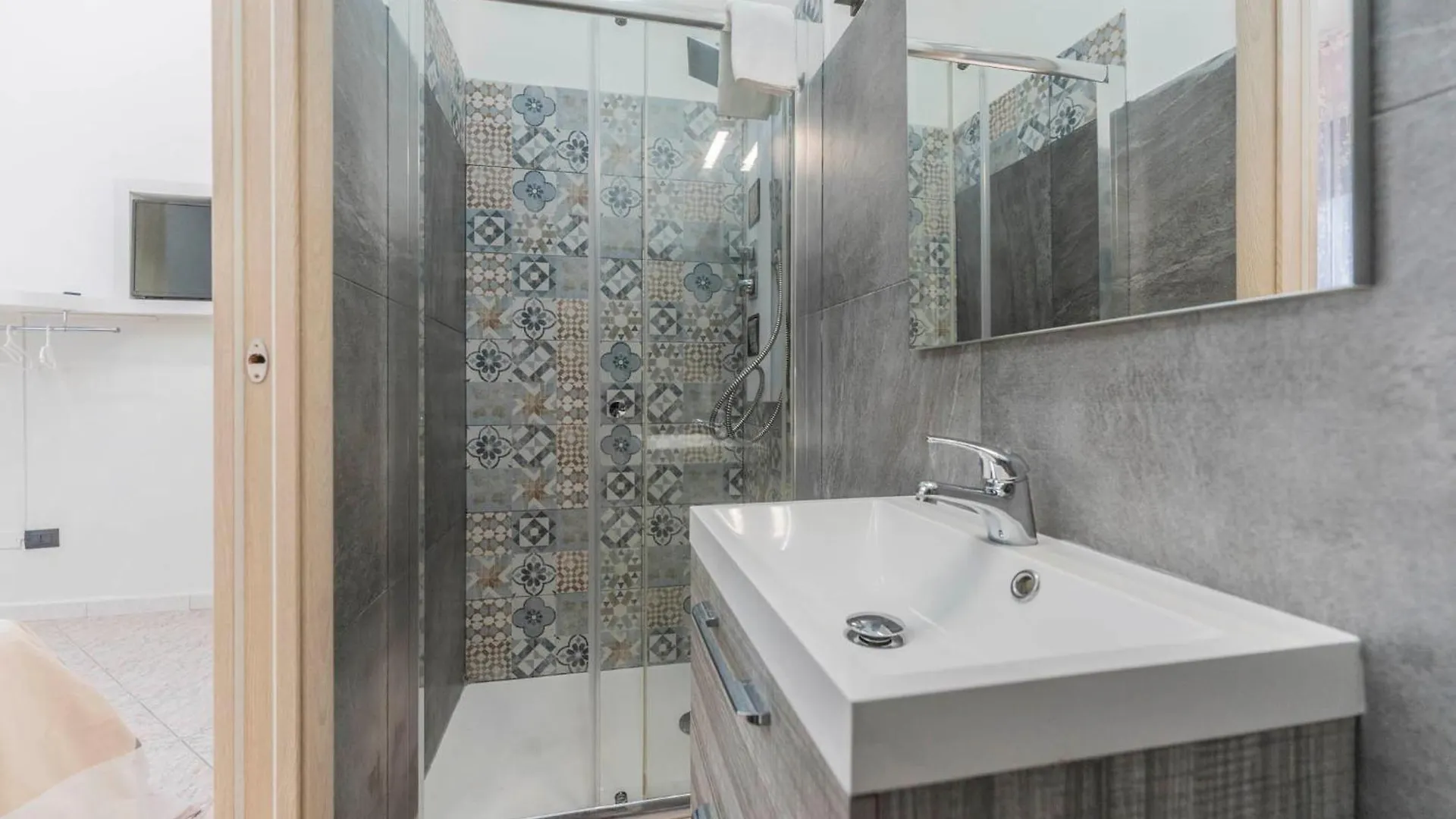 Aparthotel Fioravanti Apartments - San Luca Suite & Genesis House, A Pochi Passi Dalla Stazione, Vicino Al Cuore Di Bologna