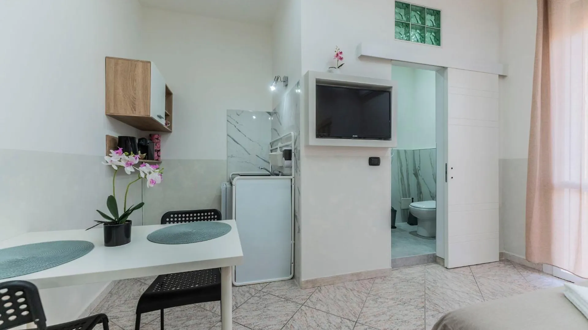 Aparthotel Fioravanti Apartments - San Luca Suite & Genesis House, A Pochi Passi Dalla Stazione, Vicino Al Cuore Di Bologna