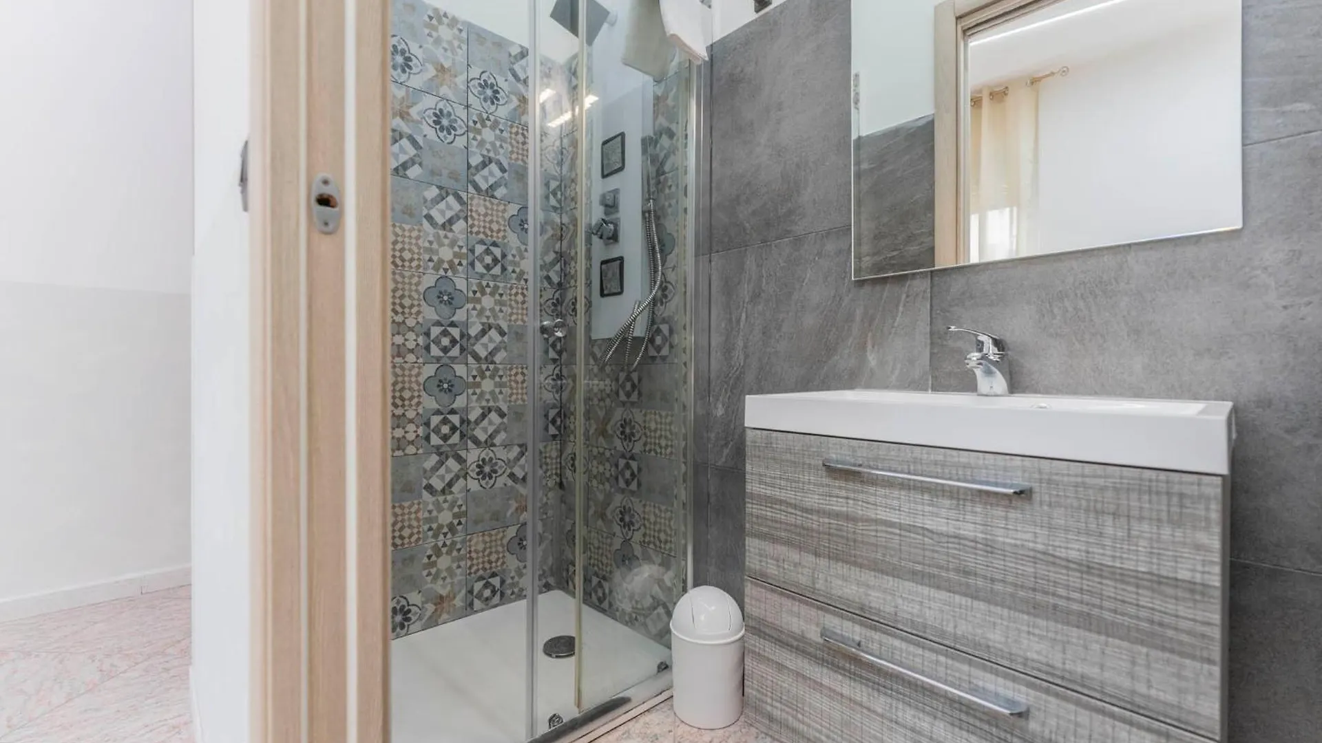 Fioravanti Apartments - San Luca Suite & Genesis House, A Pochi Passi Dalla Stazione, Vicino Al Cuore Di Bologna Aparthotel