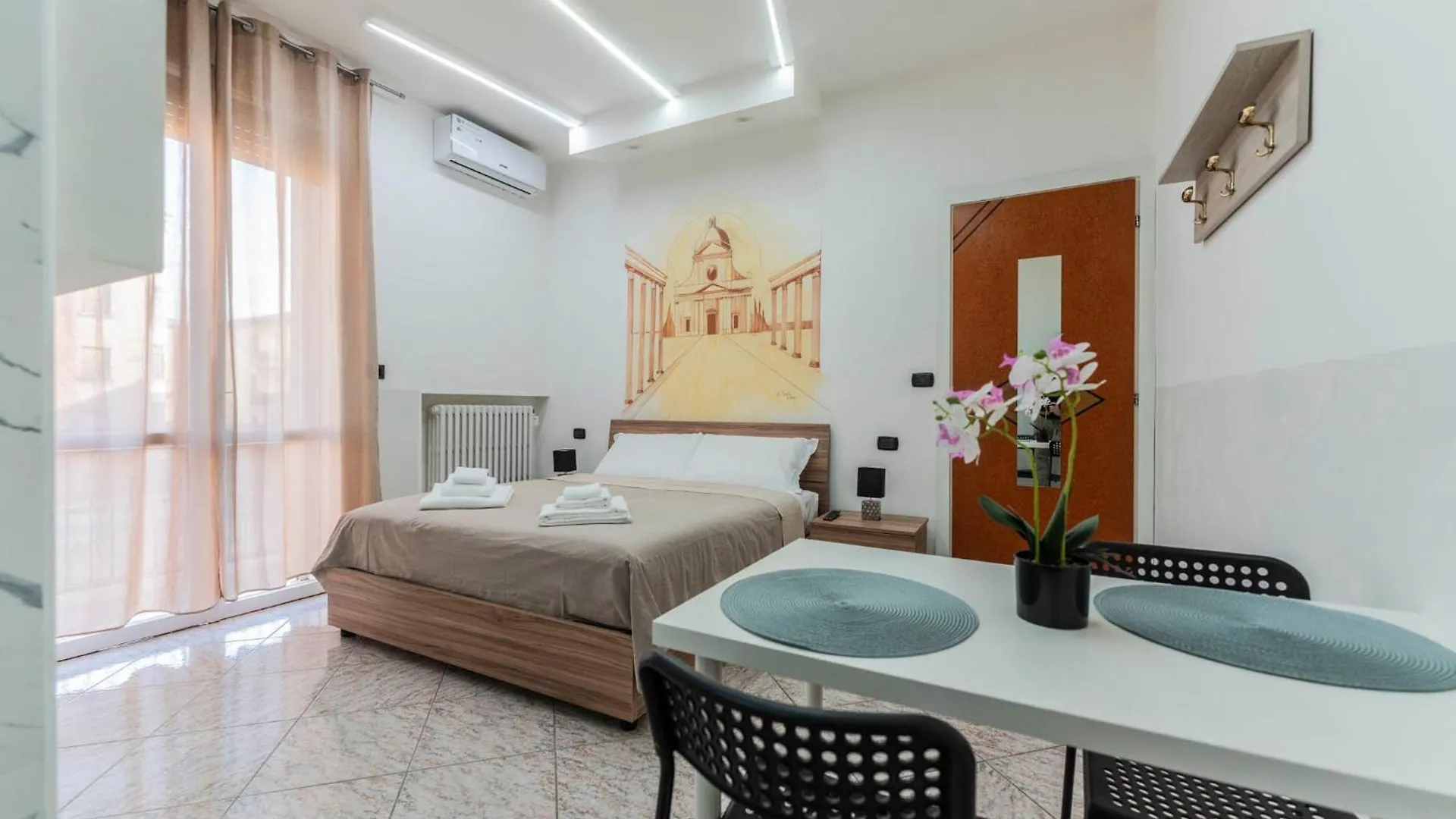 Aparthotel Fioravanti Apartments - San Luca Suite & Genesis House, A Pochi Passi Dalla Stazione, Vicino Al Cuore Di Bologna Italy