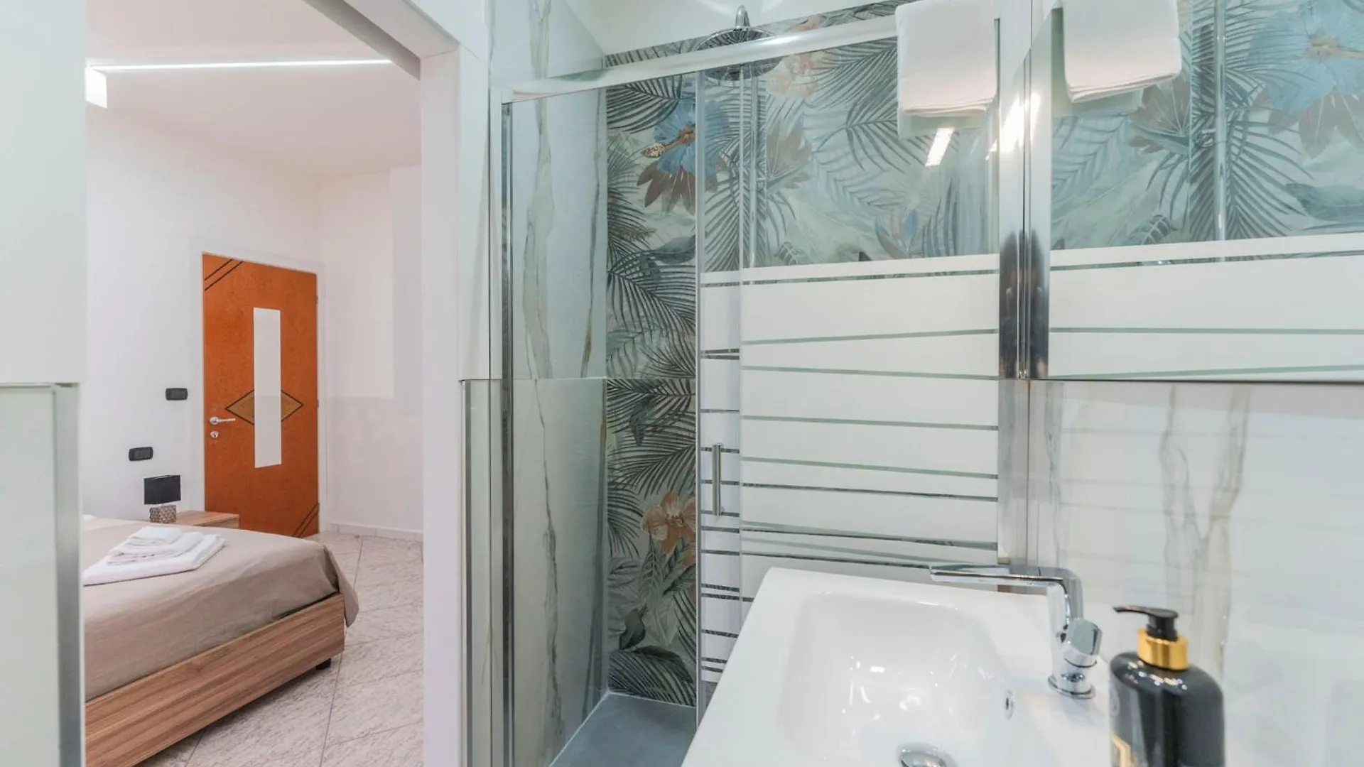 Aparthotel Fioravanti Apartments - San Luca Suite & Genesis House, A Pochi Passi Dalla Stazione, Vicino Al Cuore Di Boloňa